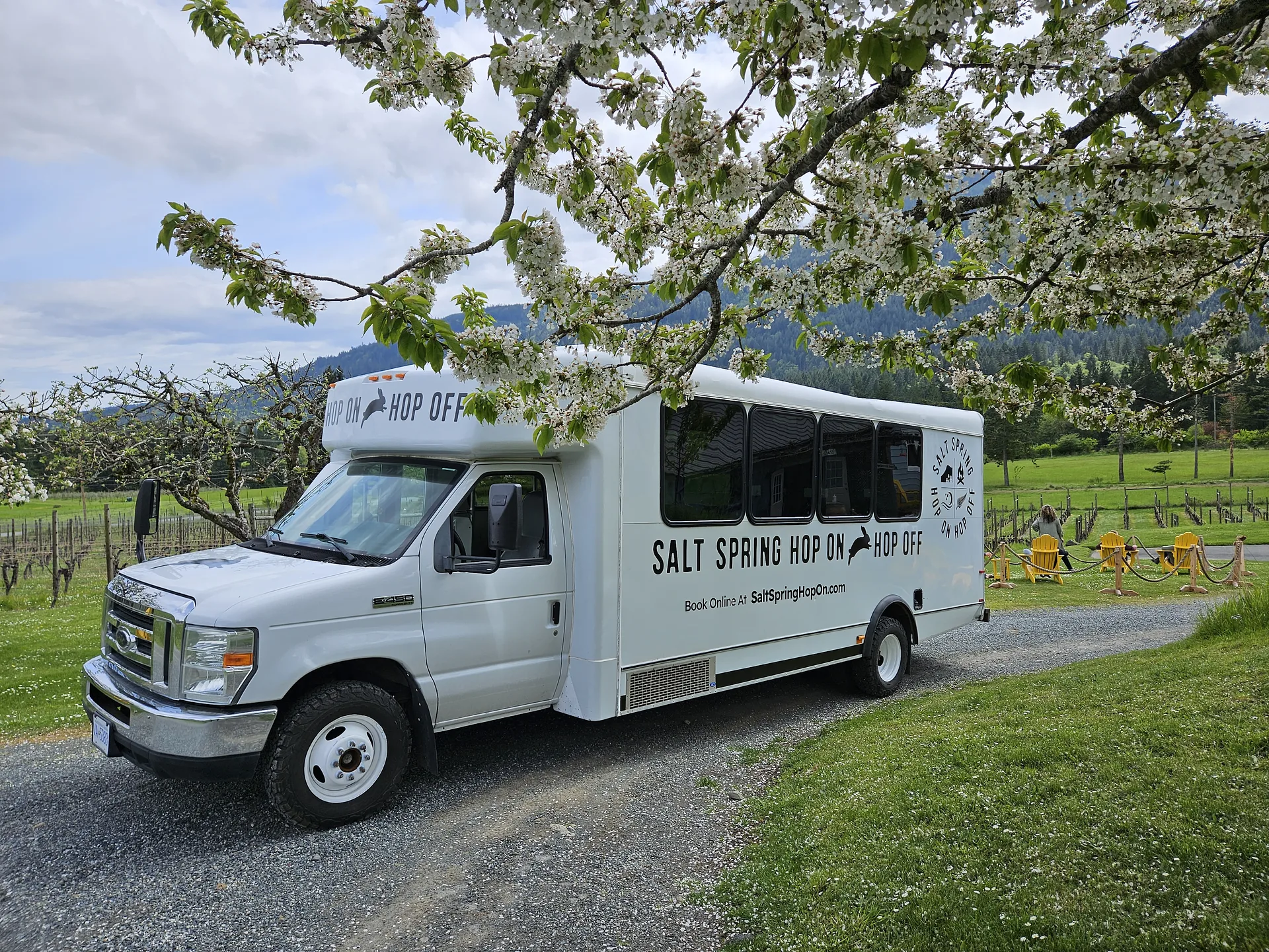 Salt Spring Hop on Hop Off Tours bus