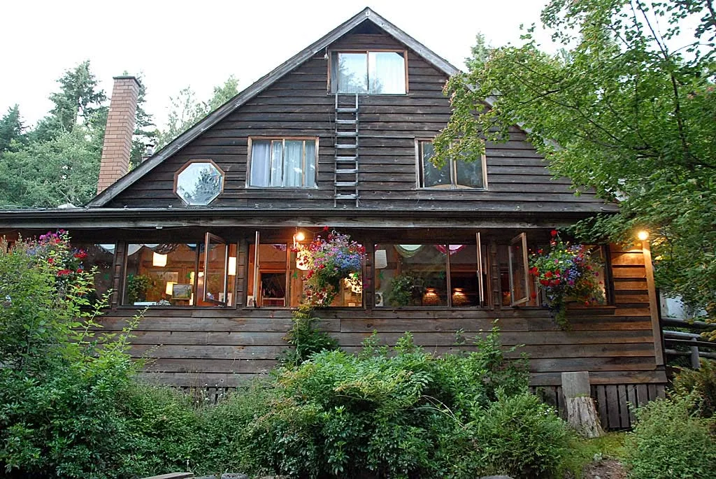 The Hummingbird Pub building