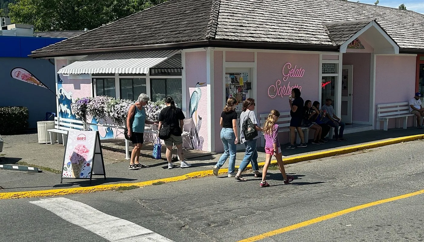 Glad's Gelateria outside building with customers